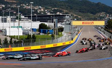 Hamilton vince in Russia sfruttando Bottas, Ferrari limita i danni - Hamilton vince in Russia, male Mercedes con Bottas, Ferrari di più non si può 