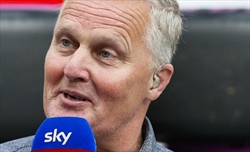 Chi può fermare Verstappen? Johnny Herbert indica due piloti, ma fissa una condizione - Herbert punta su due piloti per battere Verstappen: «George tosto ma serve l’auto»