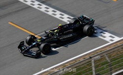 Hill esorta la Mercedes a falsare i risultati: «Così può battere la Red Bull» - Hill esorta la Mercedes a falsare i risultati: «Solo così può battere la Red Bull»