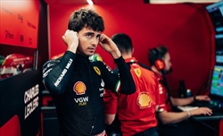 Hill sulle 21 pole di Leclerc: «Bravo sul giro secco, ma poi non mantiene le promesse»