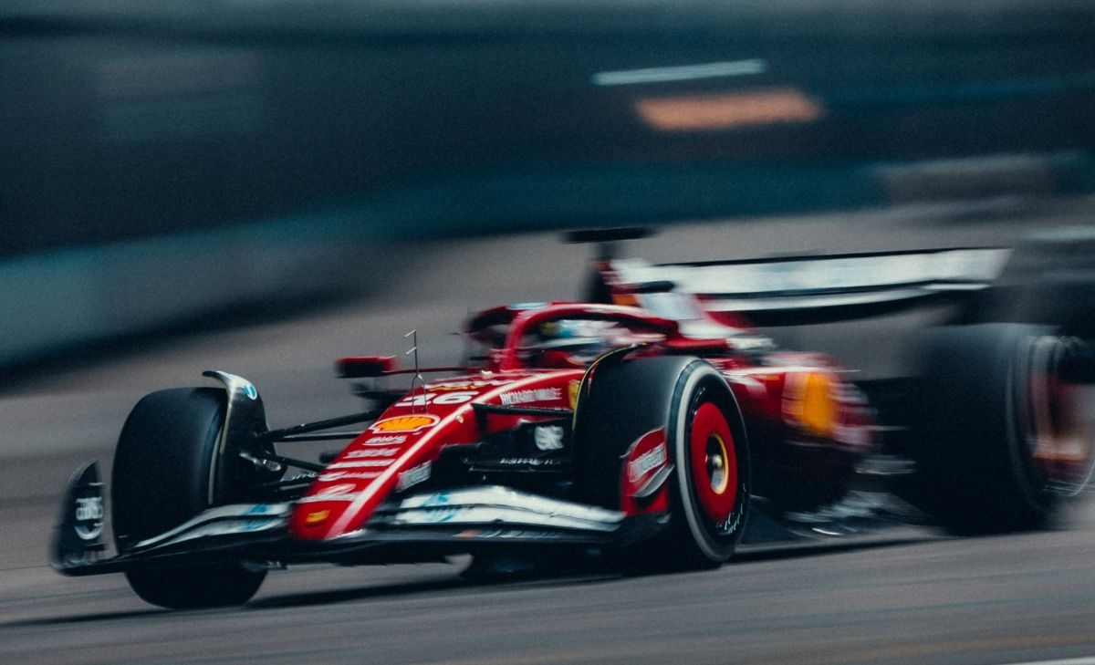 Hill vede Leclerc lontano da Maranello: «É arrivato il momento»