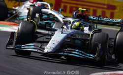 Hill: «Vittoria Mercedes? Con una gara pazza o in un altro caso... Lo avete visto Max?» - Hill: «Vittoria Mercedes? Con una gara pazza... Lo avete visto Max?»