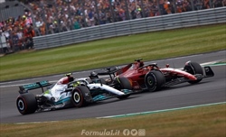 Horner: «La Mercedes ha consegnato la vittoria alla Ferrari a Silverstone»