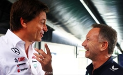 Horner risponde a Wolff: «Se proprio vuole un Verstappen può prendere Jos»