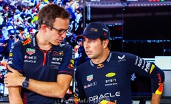 Horner, rivelazione su Pérez: «Non l'aveva mai fatto prima» - Horner, rivelazione su Pérez: «Non l'aveva mai fatto prima»