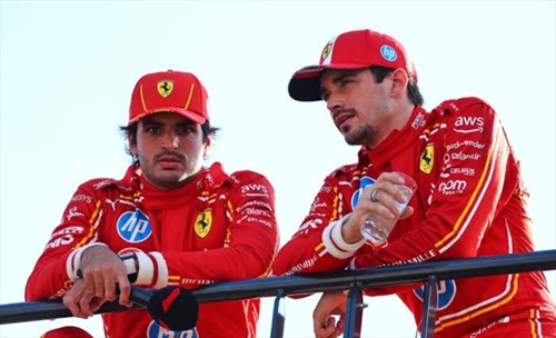 I piloti in Ferrari sono censurati? La gelida risposta di Sainz - I piloti in Ferrari sono censurati? La gelida risposta di Sainz