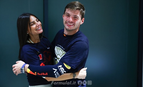 I piloti si congratulano con il neo papà Verstappen: «Non sarà più lento» - I piloti si congratulano con Verstappen: «Non cambierà la sua professionalità»
