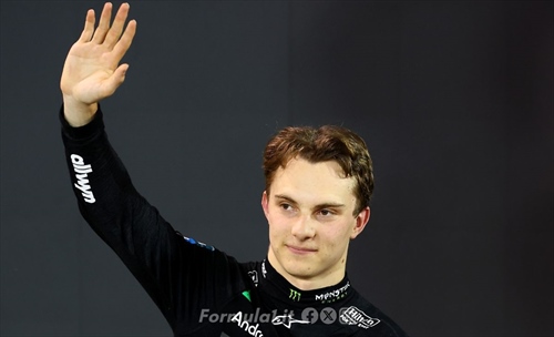 Iceman Piastri c'è, Lando sente la pressione: le gerarchie McLaren passano dal Bahrain - Iceman Piastri c'è, Lando sente la pressione: le gerarchie McLaren passano dal Bahrain