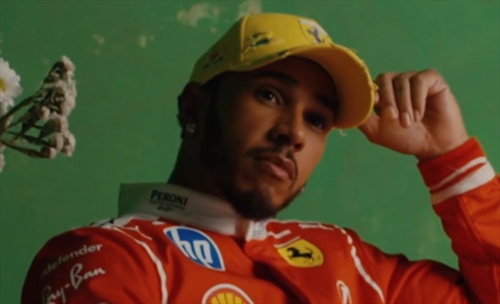 Il Brasile attende, Lewis Hamilton torna a casa con un omaggio speciale - Il Brasile attende, Lewis Hamilton torna a casa con un omaggio speciale