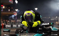 Il commovente saluto di Hamilton alla Mercedes: «Un viaggio storico»