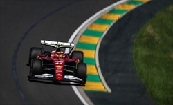 Il Daily Mail spara a zero su Hamilton: «È venuto in Ferrari per fare il 'tour dell'addio'»