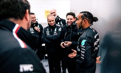 Il film sulla F1 prende forma, Hamilton: «È così che immagino il futuro della categoria» - Il film sulla F1 prende forma, Hamilton: «È così che immagino il futuro della categoria»