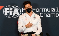 Il Mondiale in tribunale. Mercedes: Impugneremo la decisione dei commissari - Il Mondiale in tribunale. Mercedes: Impugneremo la decisione dei commissari