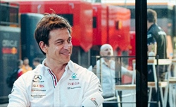 Il monito di Wolff: «Anche io voglio vincere, ma correttamente. Il Karma esiste...»