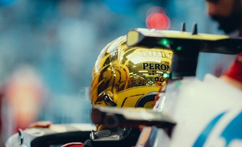 Il nuovo nodo dei contratti sono i media. Così la Ferrari conquistò Hamilton