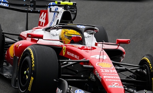 Il podio che riaccende Hamilton: la rinascita in rosso comincia ora - Il podio che riaccende Hamilton: la rinascita in rosso comincia ora