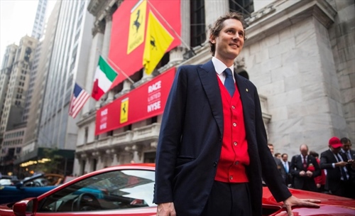 Il presidente della Ferrari John Elkann verso i servizi sociali