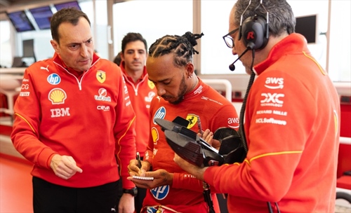 Il retroscena degli sviluppi Ferrari: a Maranello erano ad un bivio, Vasseur ha scelto Hamilton