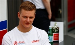 Il retroscena: Mick Schumacher potrebbe cambiare team - Il retroscena - Mick Schumacher potrebbe cambiare team: tutto dipende da due campioni del mondo