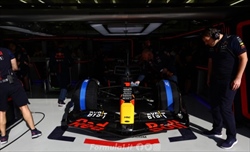 Il retroscena - Problemi di affidabilità anche per la Red Bull in Bahrain. Newey: «Colti di sorpresa»