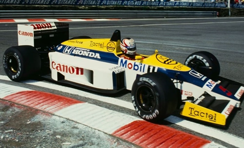 Il rombo del passato: la FW11 torna in pista con Mansell 
