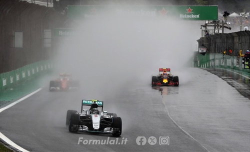 Il segreto di Verstappen: Jos ha rischiato più volte di farsi investire sul bagnato - Il segreto di Verstappen: Jos ha rischiato più volte di farsi investire sul bagnato