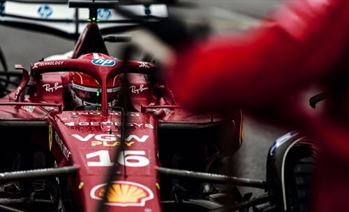 In piena tempesta c'è un silenzio assordante, manca la Ferrari