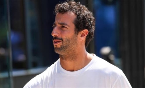 Incidente in moto per Daniel Ricciardo, è in ospedale con una frattura alla spalla