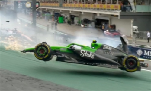 Incidente pauroso per Bortoleto nell'ultimo giro della Sprint ad Interlagos: il video - Incidente pauroso per Bortoleto nell'ultimo giro della Sprint ad Interlagos: il video