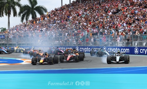 Incidente Verstappen-Russell: la decisione della FIA