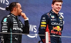 Irvine: «Verstappen ricorda Schumacher. Hamilton? Avrebbe dovuto lasciare la F1 dopo Abu Dhabi»