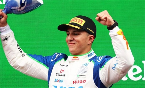 Isack Hadjar, il nuovo progetto Red Bull: «Non è un traguardo, è l’inizio» - Isack Hadjar, il nuovo progetto Red Bull: «Non è un traguardo, è l’inizio»