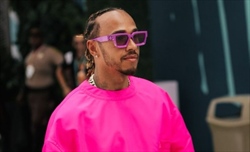 Hamilton sulle discussioni con il suo box: «È il loro lavoro, dovrebbero decidere per me» - j