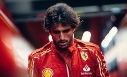 Jeddah - Ferrari, Carlos Sainz si dovrà operare, al suo posto ci sarà Bearman