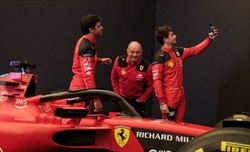 Kravitz: «Ferrari? Puntato tutto su power unit, speriamo...». E Vasseur «Già ha detto più di Binotto» - Kravitz: «Ferrari? Puntato tutto su power unit, speriamo...». Su Vasseur: «Già detto più di Binotto»