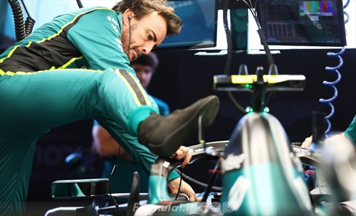 L'aerodinamica è un problema. Alonso: «L'Aston Martin deve ancora capire le regole» - L'aerodinamica è un problema. Alonso: «L'Aston Martin deve ancora capire le regole»