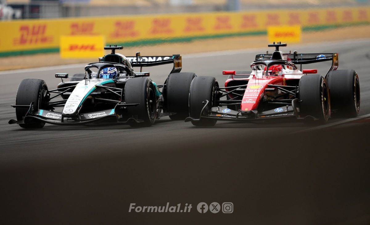 L'ala anteriore Mercedes si chiude in modo strano: la Ferrari si rivolge alla FIA