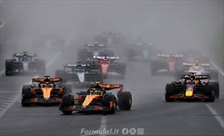 L’alba è papaya: prova di forza della McLaren a Melbourne. E quella frase di Stella... - L’alba è papaya: prova di forza della McLaren a Melbourne. E quella frase di Stella...