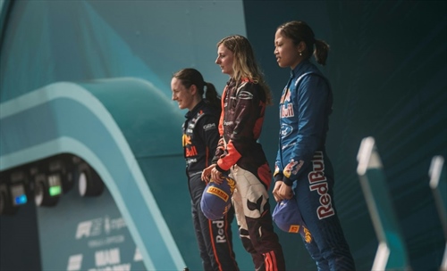 L'ex campione sogna: «Voglio una donna in Formula 1 nei prossimi 5 anni»