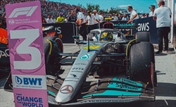 L'ex F1: «Le prestazioni della W13 riescono a confondere anche gli stessi uomini Mercedes»