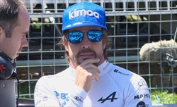 L'ex Ferrari: «Alonso avrebbe molti più titoli se avesse guidato per Mercedes»