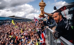 L'ex Formula 1: «Hamilton ha bisogno di una nuova sfida. Da tre anni non lotta per la pole»