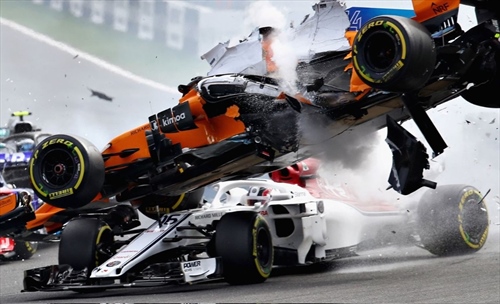 L'halo salva la vita di Hamilton. Lui lo definì «il peggior cambiamento» - L'halo salva la vita di Hamilton. Lui lo definì «il peggior cambiamento»