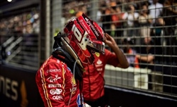 L'imbarazzante strategia mediatica della Ferrari a Singapore: niente rispetto per i Tifosi