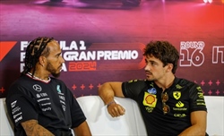 L'ipotesi di Capelli: «Hamilton è già in contatto con i tecnici Ferrari»