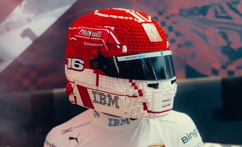 L'ultima trovata della Lego: un casco «reale» per Leclerc - L'ultima trovata della Lego: il bellissimo regalo a Leclerc