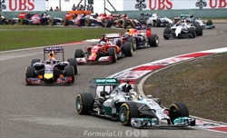 La F1 ci regala un tuffo nel passato, sveglia alle 05:00 per vedere una gara - La F1 ci regala un tuffo nel passato, sveglia alle 05:00 per vedere una gara