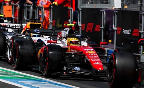 La Ferrari cerca conferme in Cina, Vasseur punta sui compiti a casa - La Ferrari cerca conferme in Cina, Vasseur punta sui compiti a casa