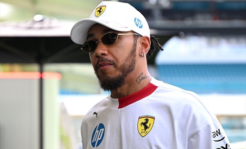 La Ferrari dorme, Hamilton infuriato via radio: «Fate anche una pausa té, dai»