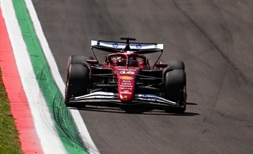 La Ferrari infrange il regolamento con Leclerc: il verdetto della FIA